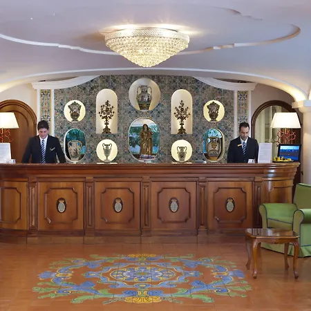 Grand La Favorita Hotel