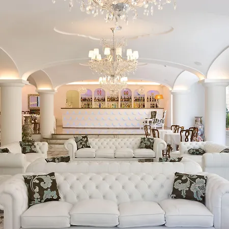 Grand La Favorita Hotel