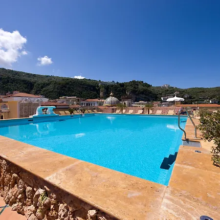 Grand La Favorita 5*