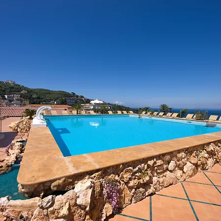 Grand La Favorita Hotel