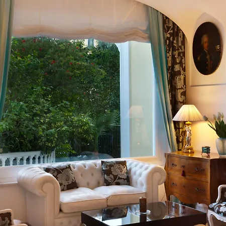 Grand La Favorita Hotel