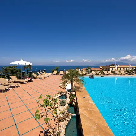 Grand La Favorita Hotel