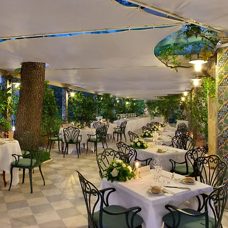 Grand La Favorita Hotel