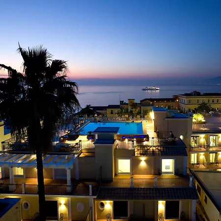 Grand La Favorita Hotel