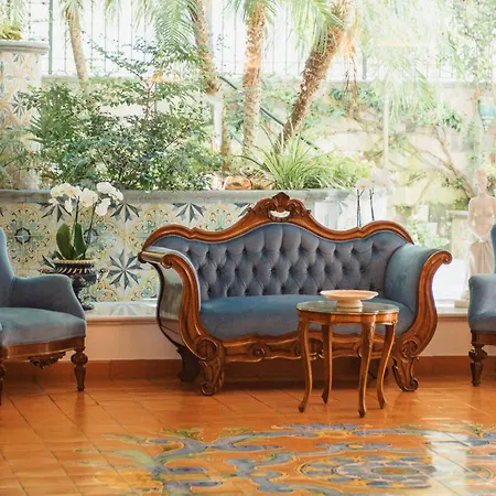 Grand La Favorita Hotel