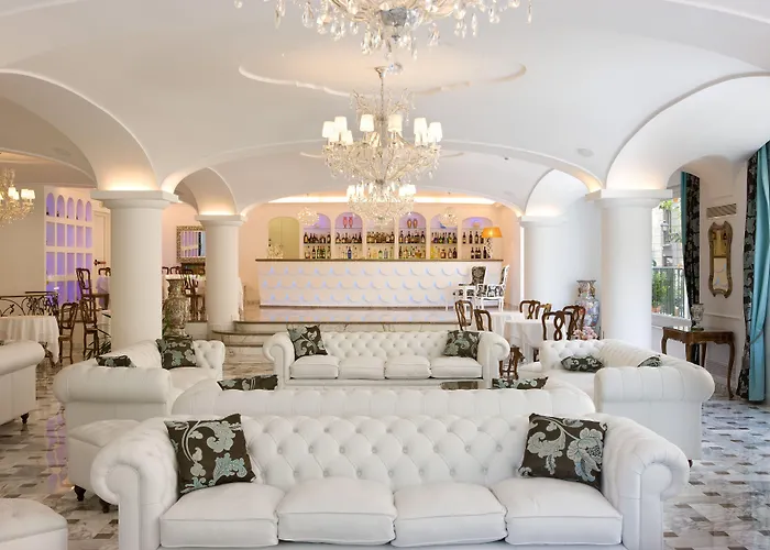 Grand La Favorita Hotel