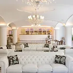 Grand La Favorita Hotel