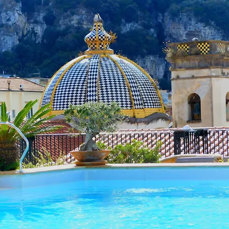 Grand La Favorita Hotel