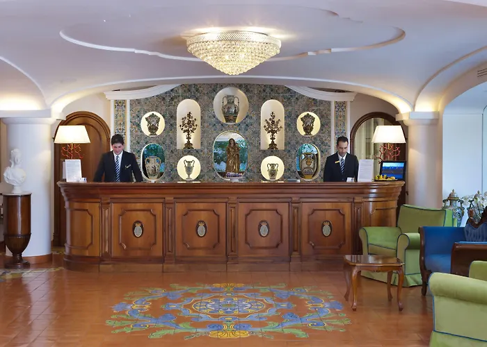 Grand La Favorita Hotel